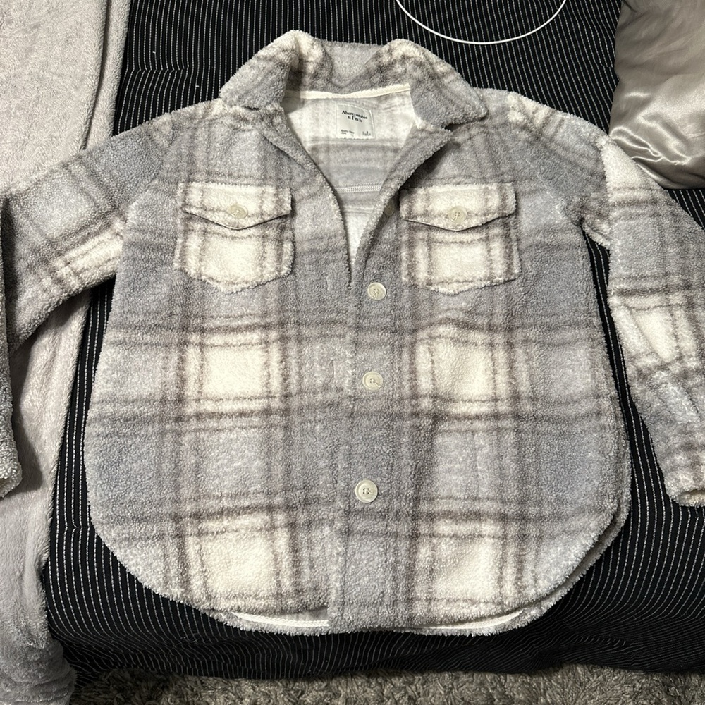 Abercrombie sherpa jacket grey in a size small; plaid design excellent condition